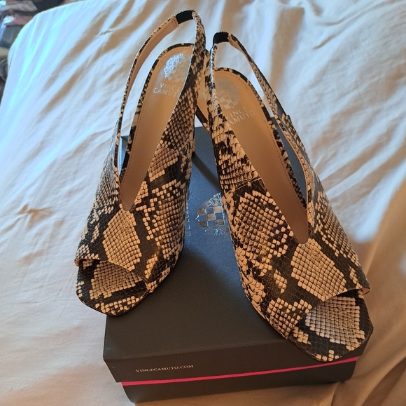 Vince Camuto, VC-Saisha Sling back, size 11M, color Black/Grey Snake Cruzeiro. - Picture 6 of 8